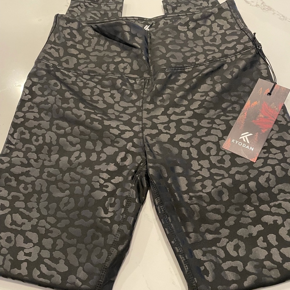 Kyodan Black Cheetah Print Leggings Size Small NWT - Picture 5 of 6